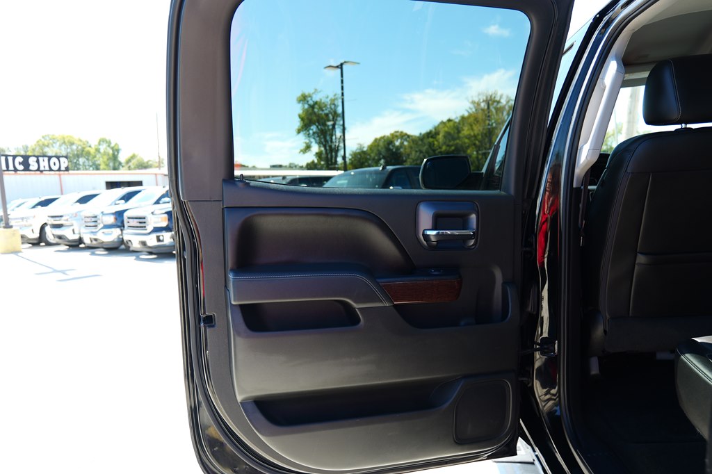 Photo 38 of this GMC SIERRA
