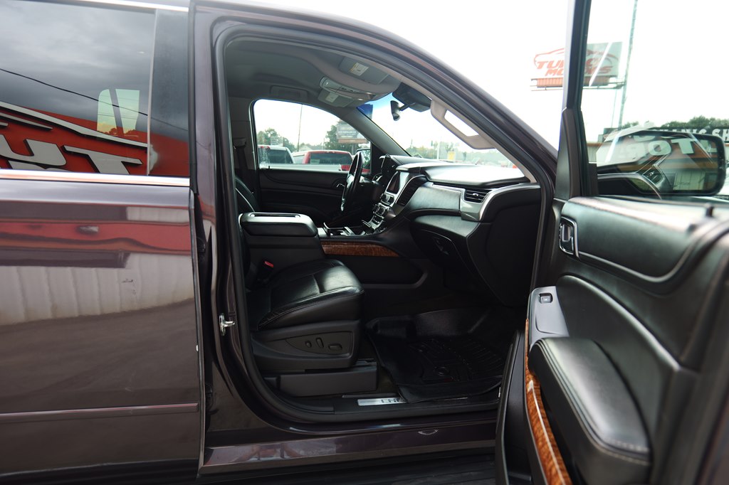 Photo 43 of this CHEVROLET TAHOE