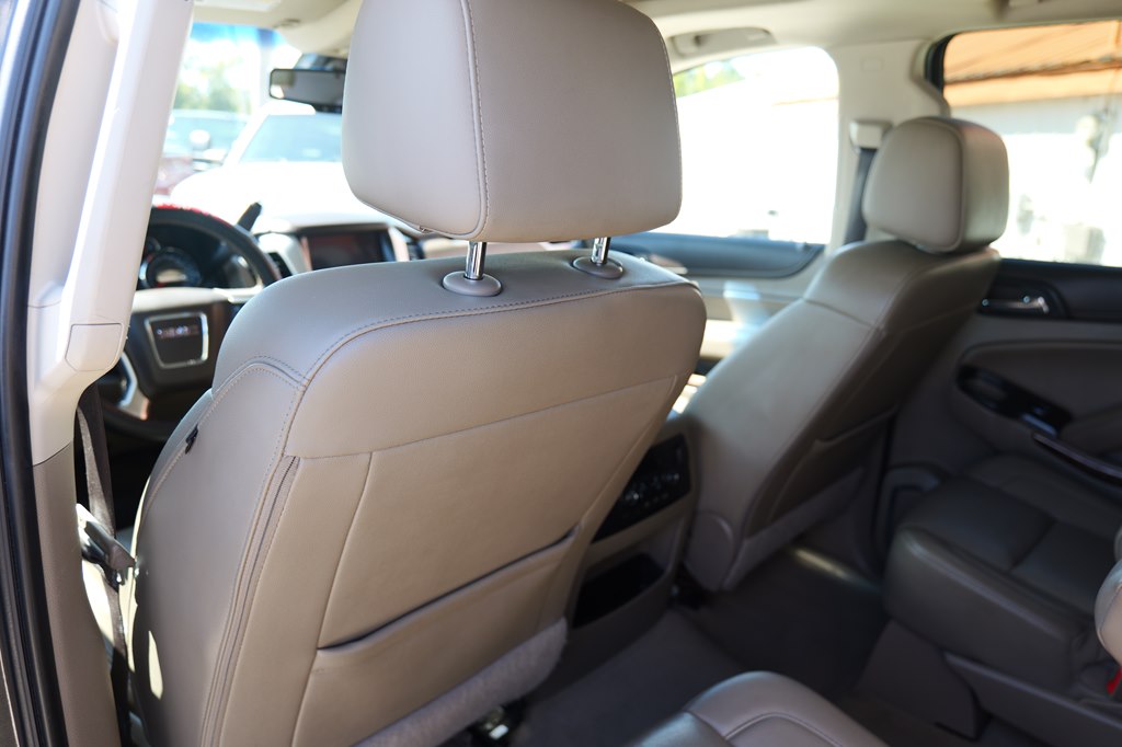 Photo 34 of this GMC YUKON