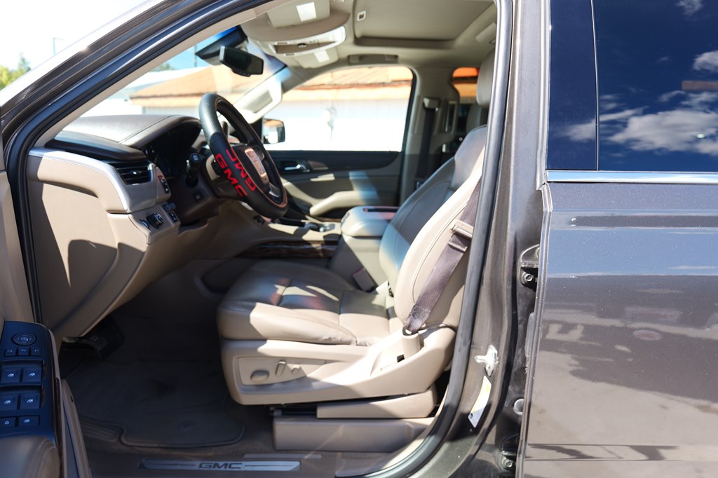 Photo 10 of this GMC YUKON