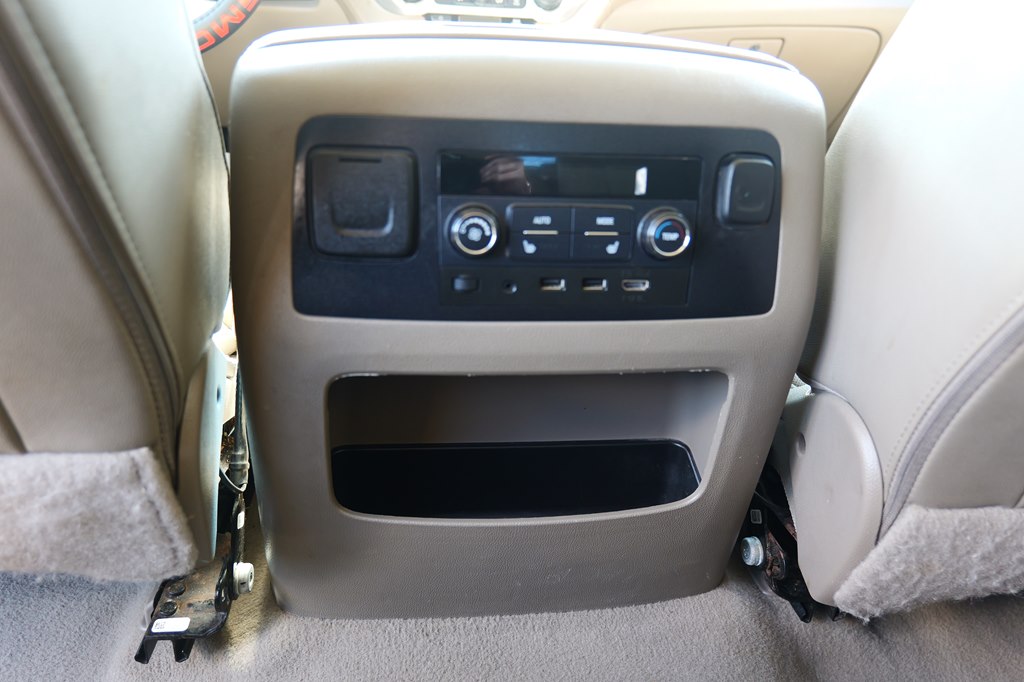 Photo 38 of this GMC YUKON