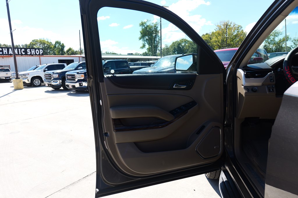 Photo 13 of this GMC YUKON