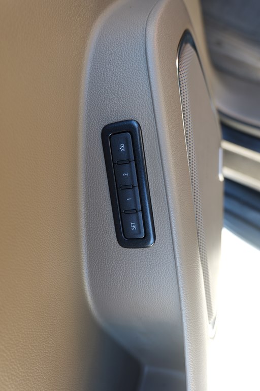 Photo 15 of this GMC YUKON