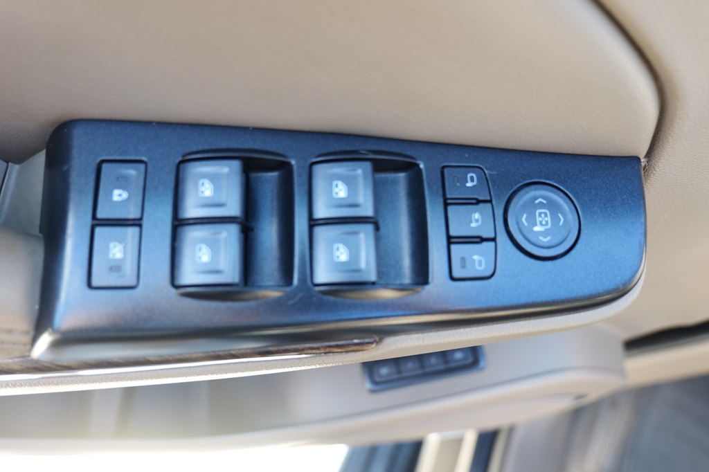 Photo 14 of this GMC YUKON