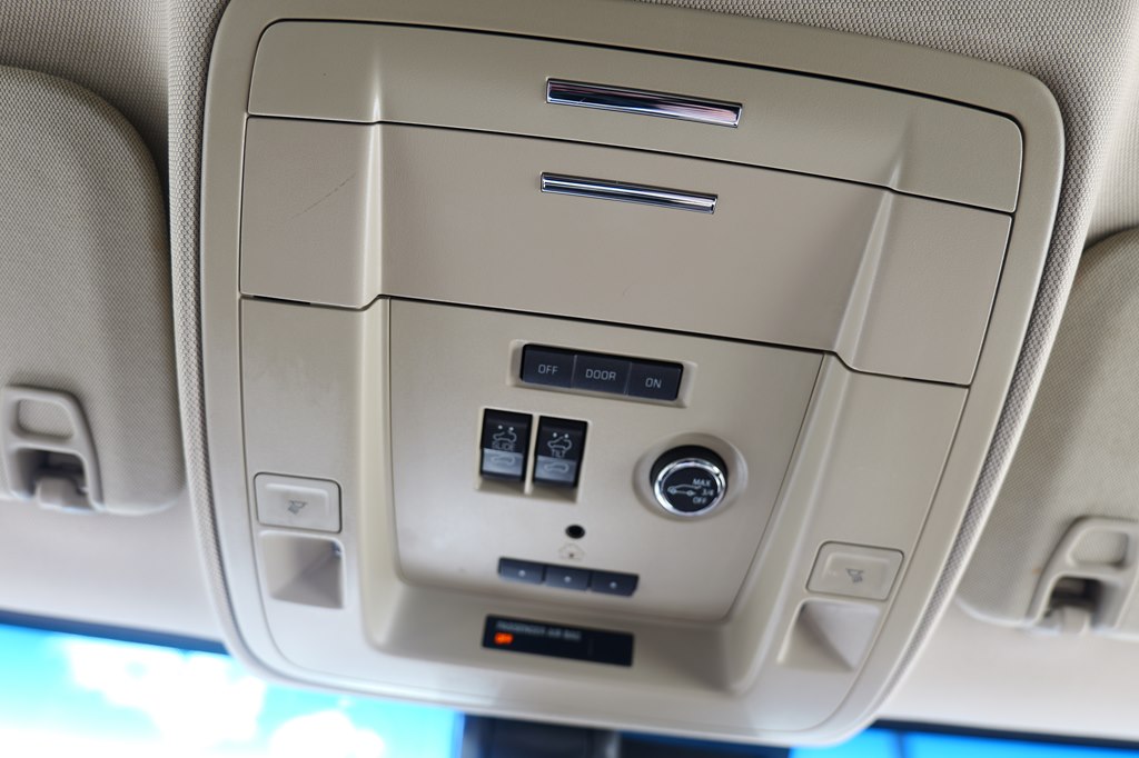 Photo 30 of this GMC YUKON