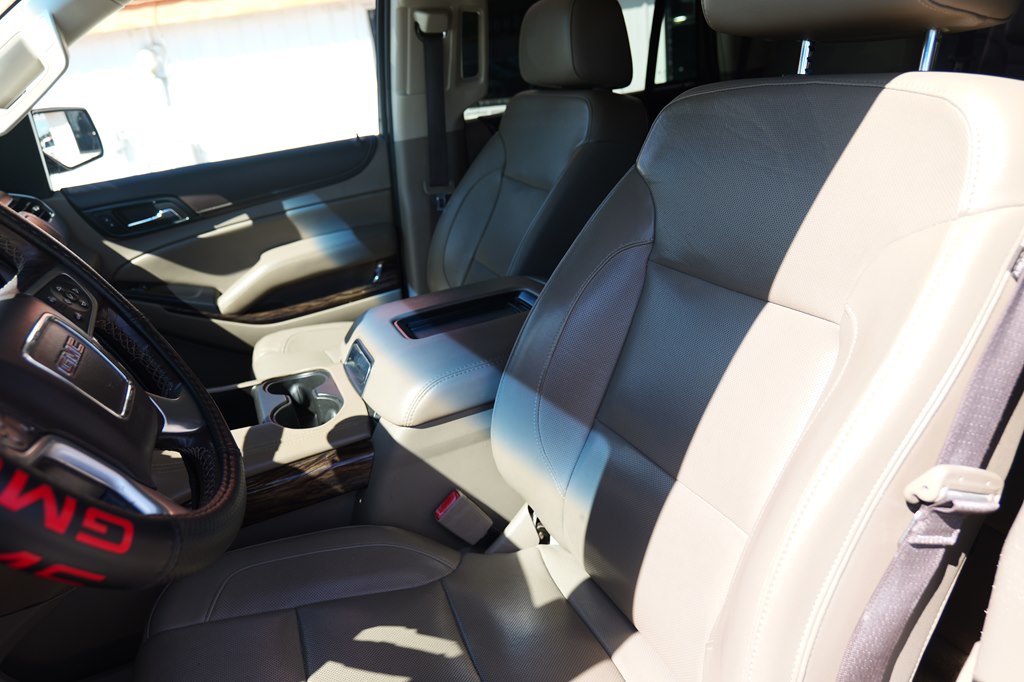 Photo 12 of this GMC YUKON
