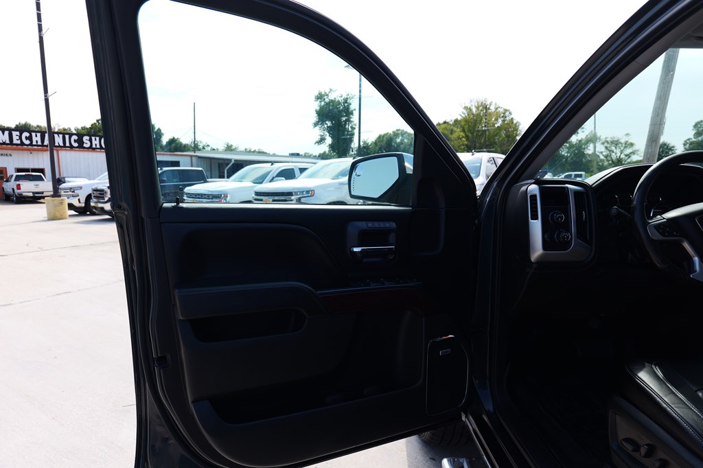 Photo 14 of this GMC SIERRA