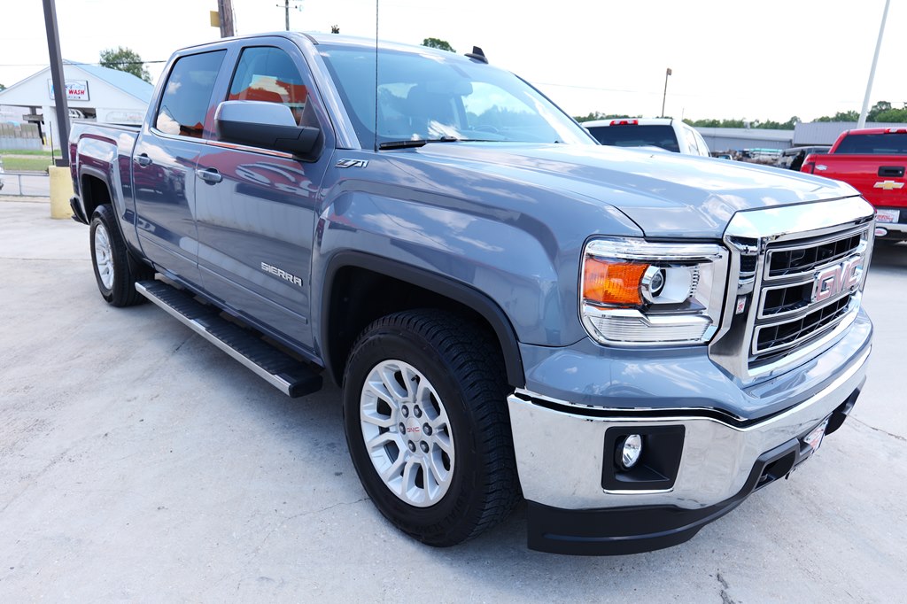 Photo 3 of this GMC SIERRA