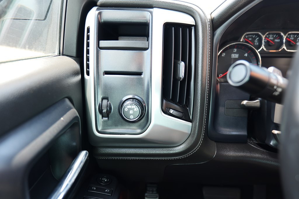 Photo 15 of this GMC SIERRA