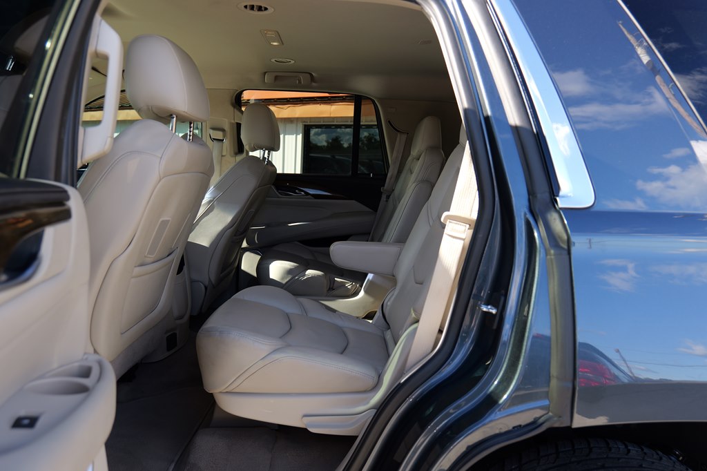 Photo 32 of this CADILLAC ESCALADE