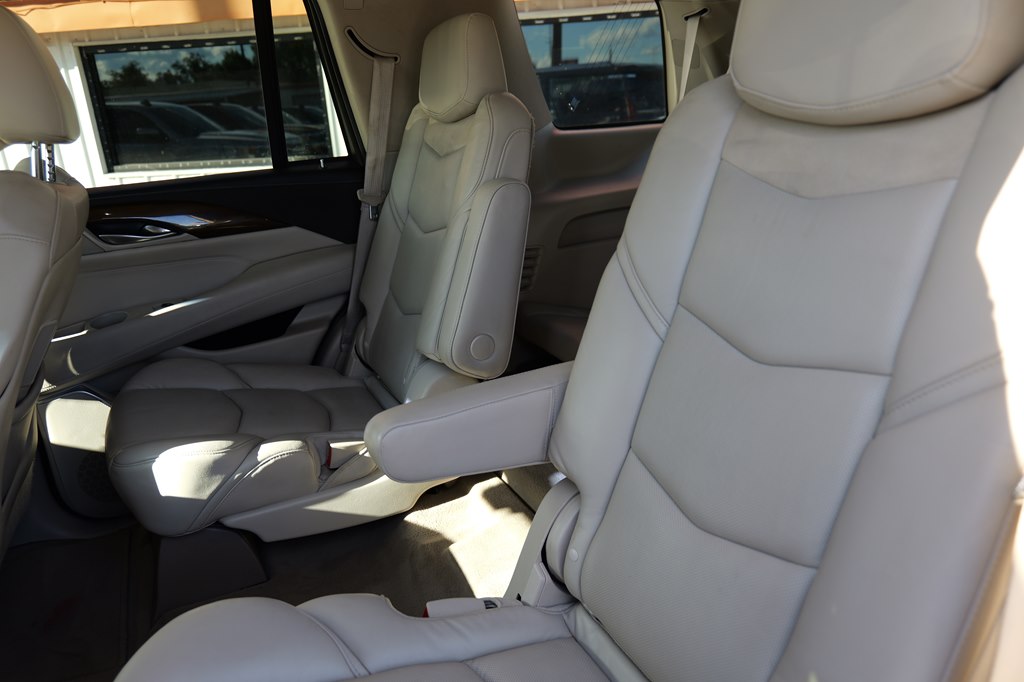 Photo 34 of this CADILLAC ESCALADE