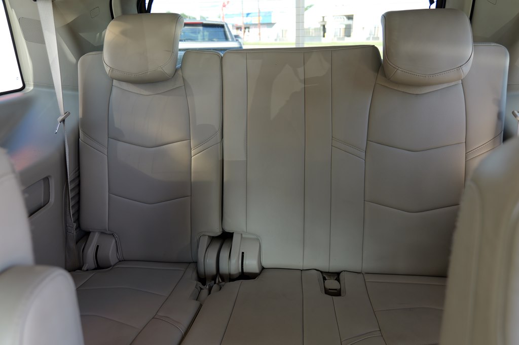 Photo 37 of this CADILLAC ESCALADE
