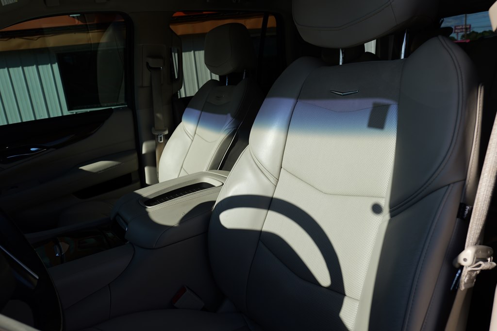 Photo 12 of this CADILLAC ESCALADE