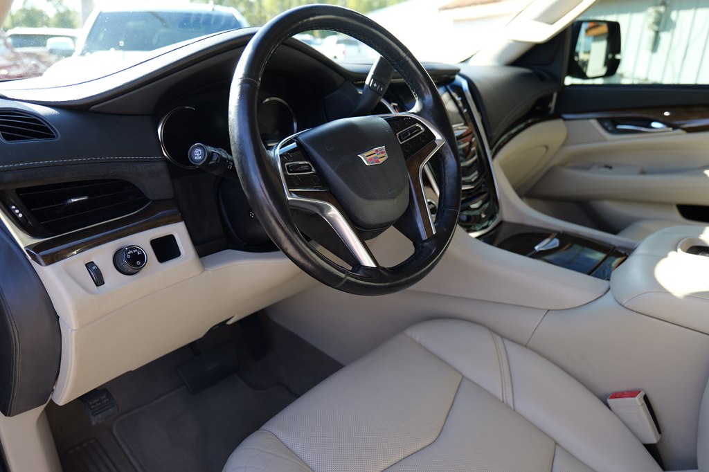 Photo 11 of this CADILLAC ESCALADE