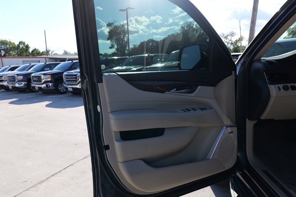 Photo 13 of this CADILLAC ESCALADE