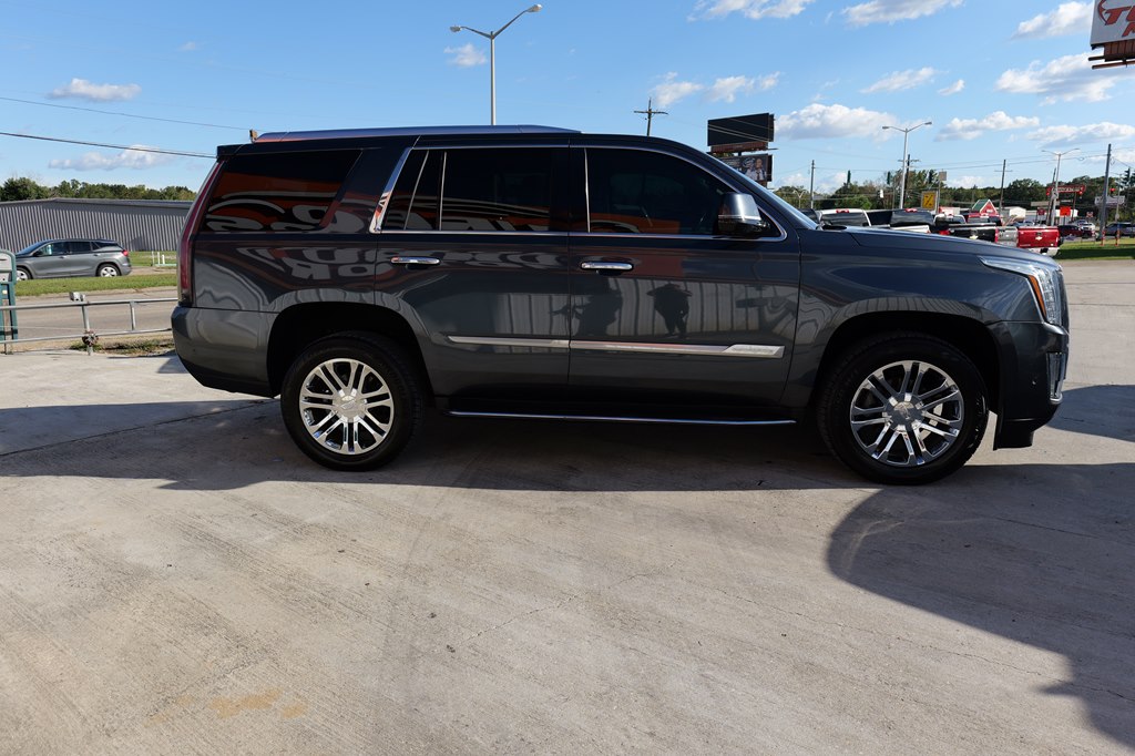Photo 4 of this CADILLAC ESCALADE
