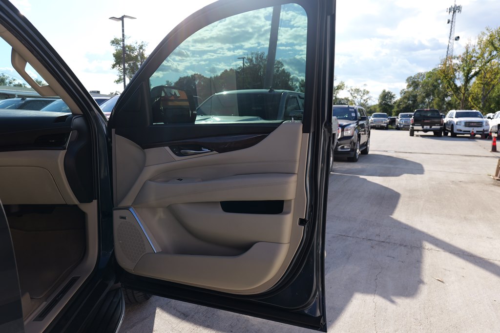 Photo 49 of this CADILLAC ESCALADE