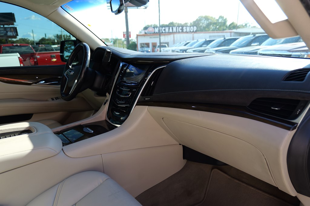 Photo 47 of this CADILLAC ESCALADE