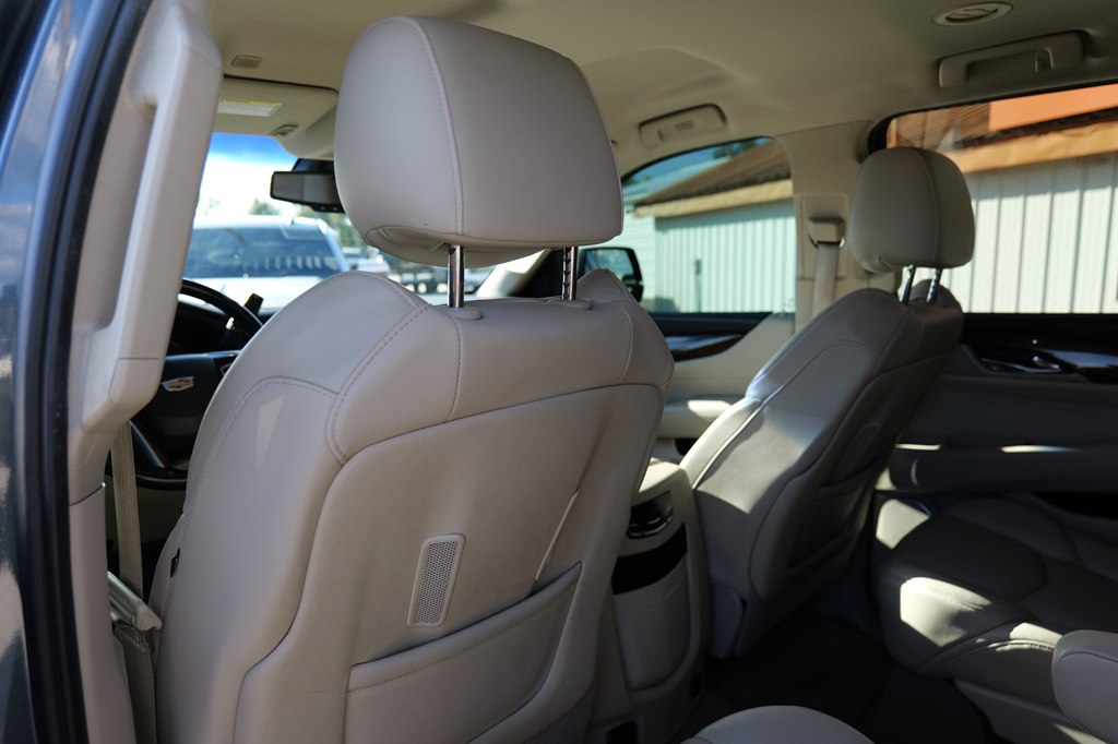 Photo 33 of this CADILLAC ESCALADE