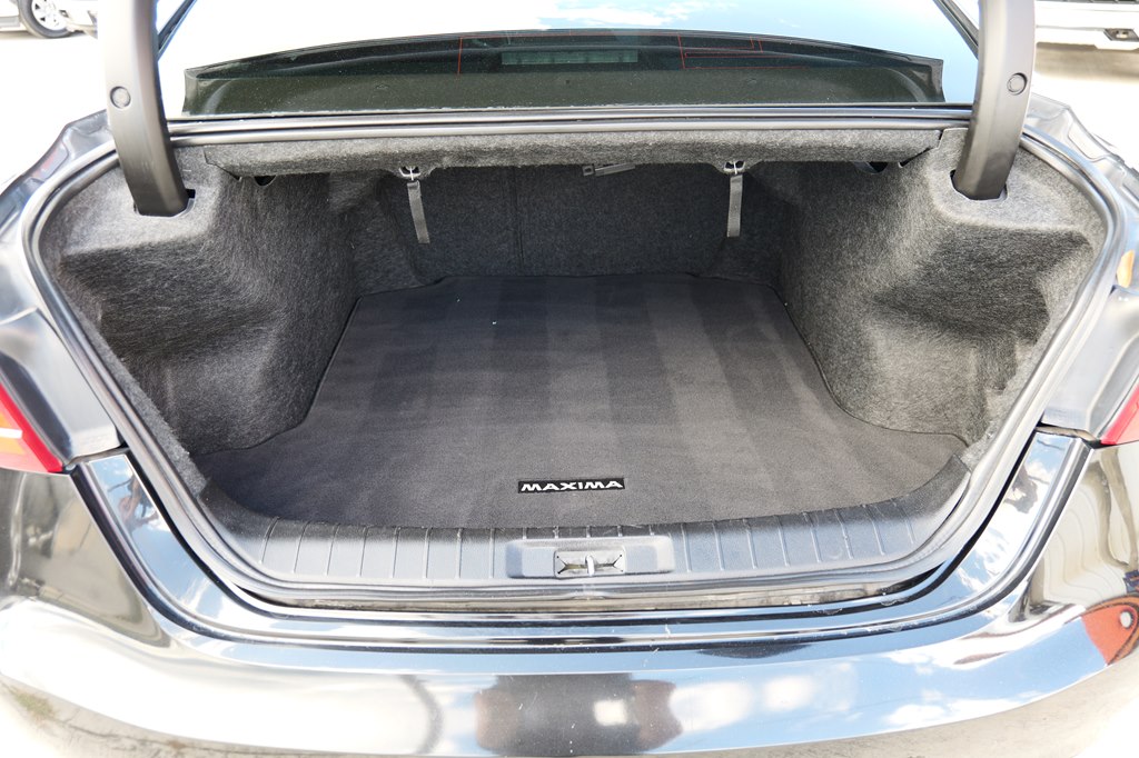 Photo 33 of this NISSAN MAXIMA