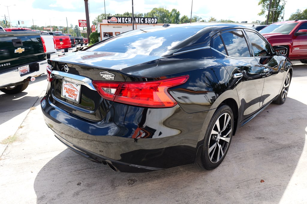 Photo 5 of this NISSAN MAXIMA