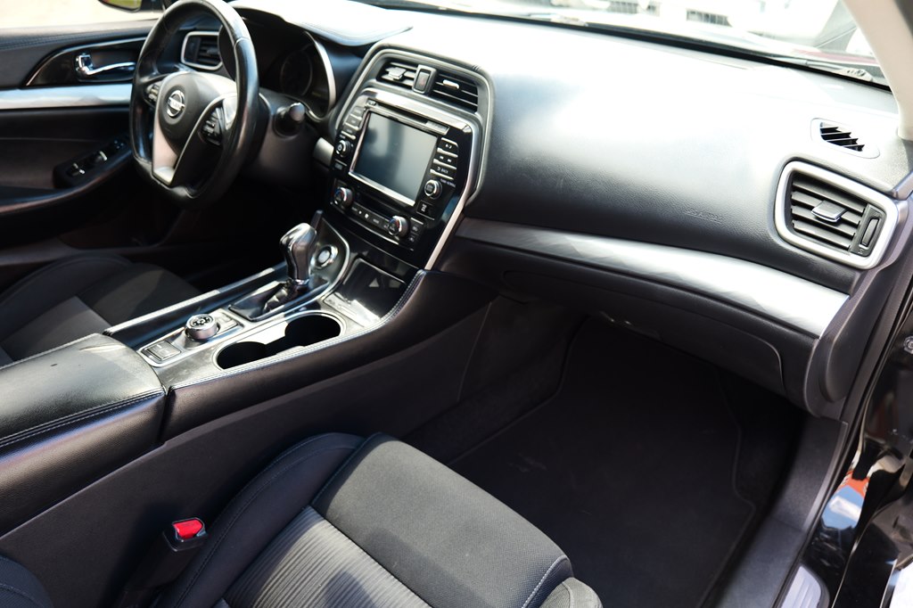 Photo 40 of this NISSAN MAXIMA
