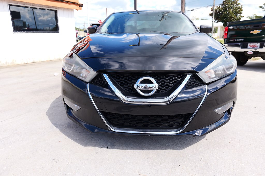 Photo 2 of this NISSAN MAXIMA