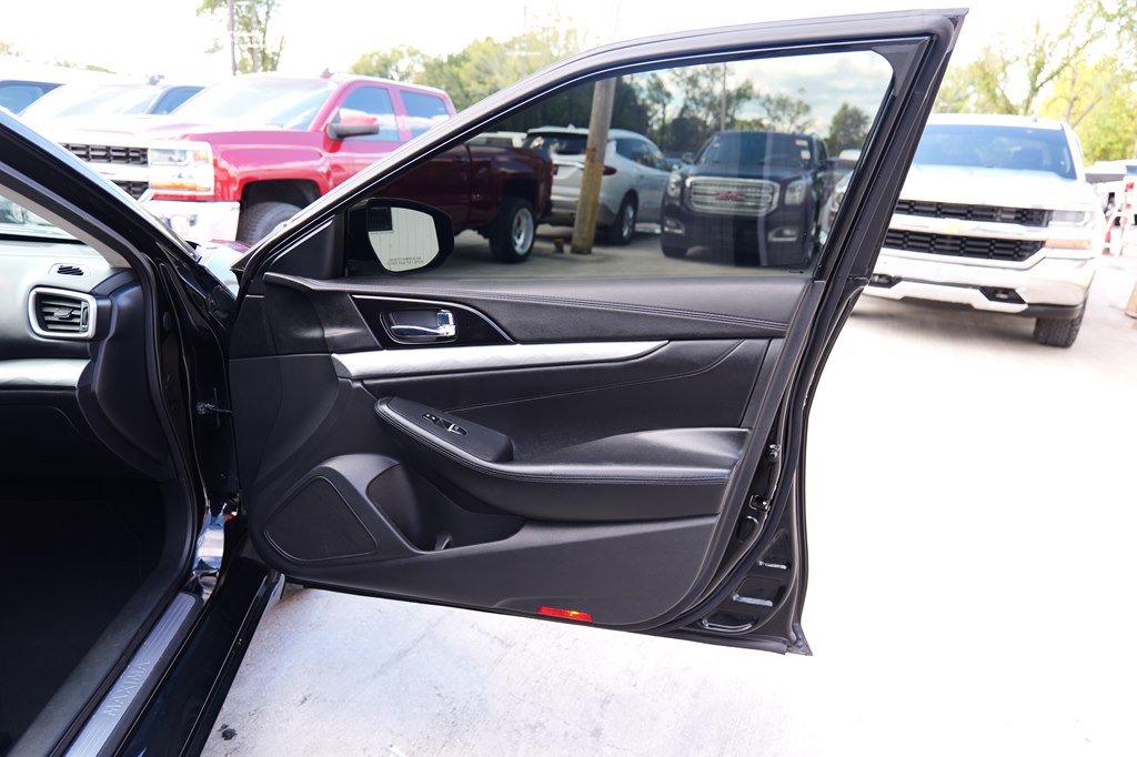 Photo 43 of this NISSAN MAXIMA