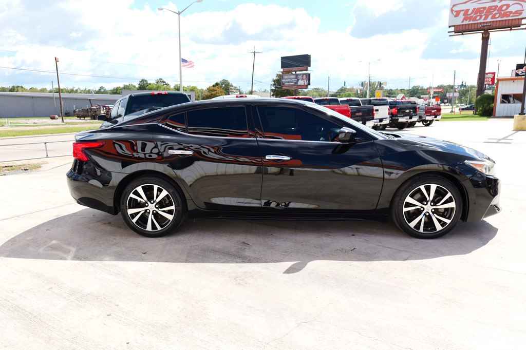 Photo 4 of this NISSAN MAXIMA