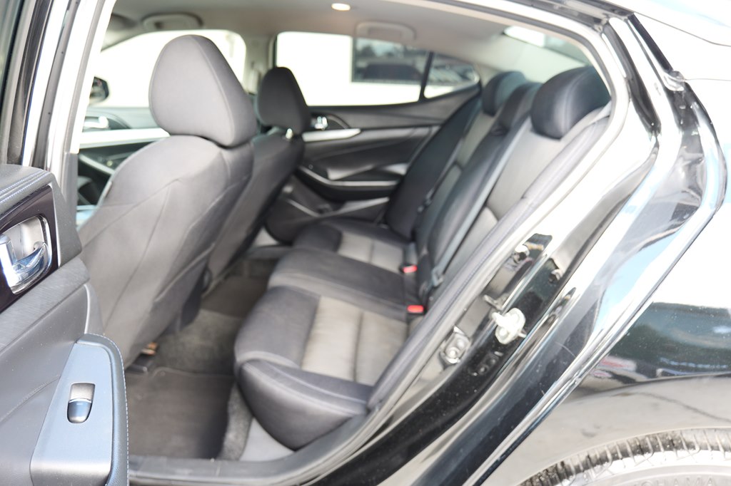 Photo 26 of this NISSAN MAXIMA