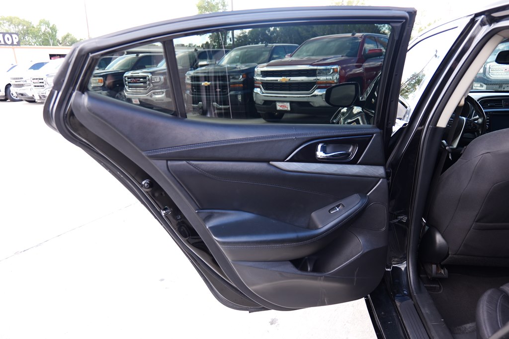 Photo 29 of this NISSAN MAXIMA