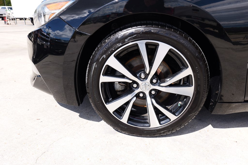 Photo 10 of this NISSAN MAXIMA