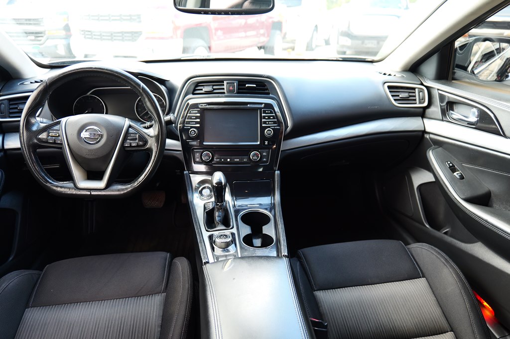Photo 31 of this NISSAN MAXIMA