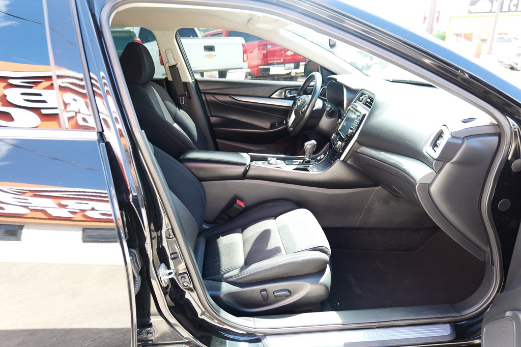 Photo 38 of this NISSAN MAXIMA