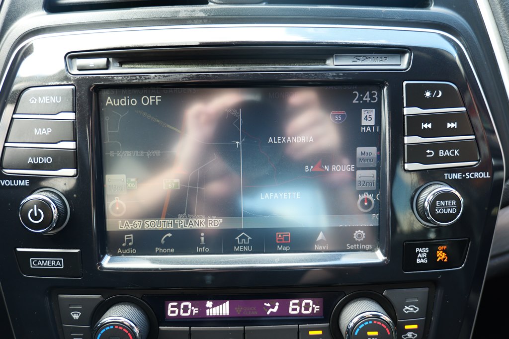 Photo 19 of this NISSAN MAXIMA