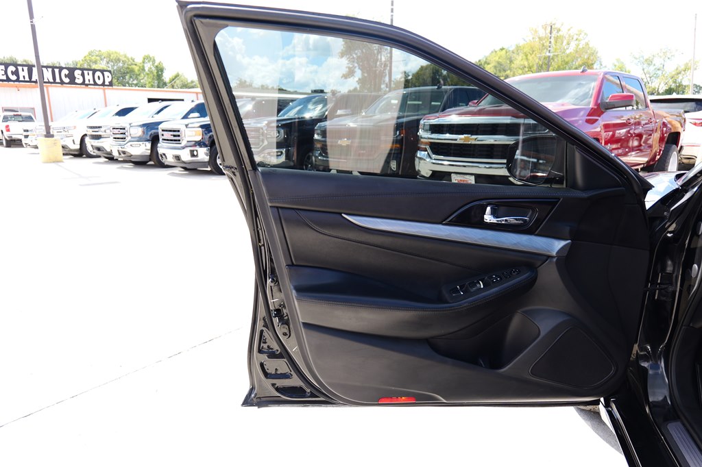 Photo 14 of this NISSAN MAXIMA