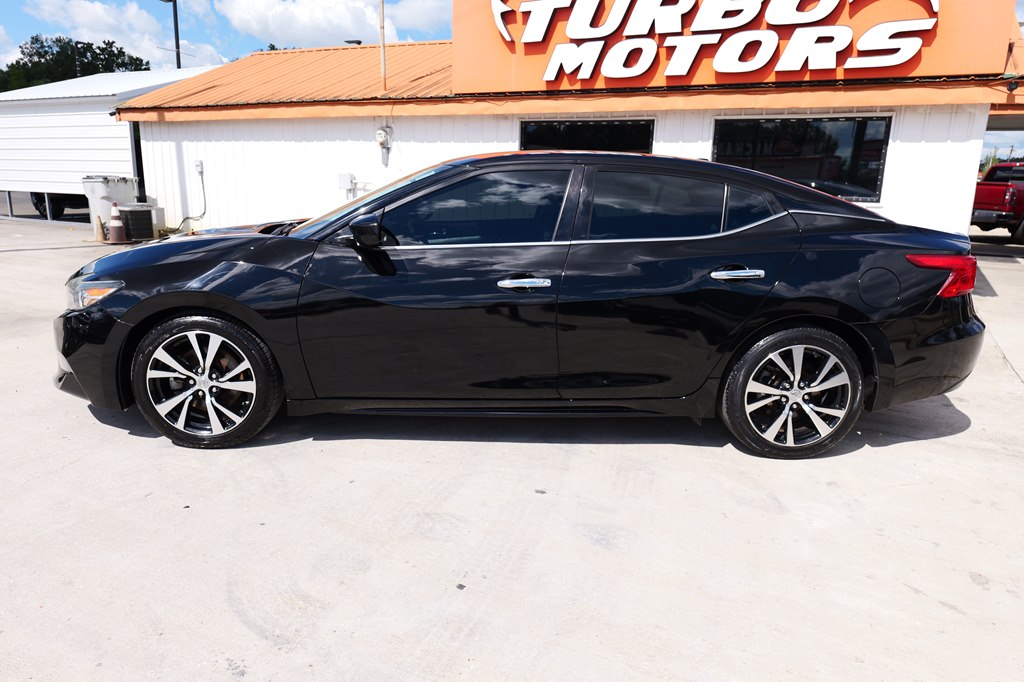 Photo 8 of this NISSAN MAXIMA