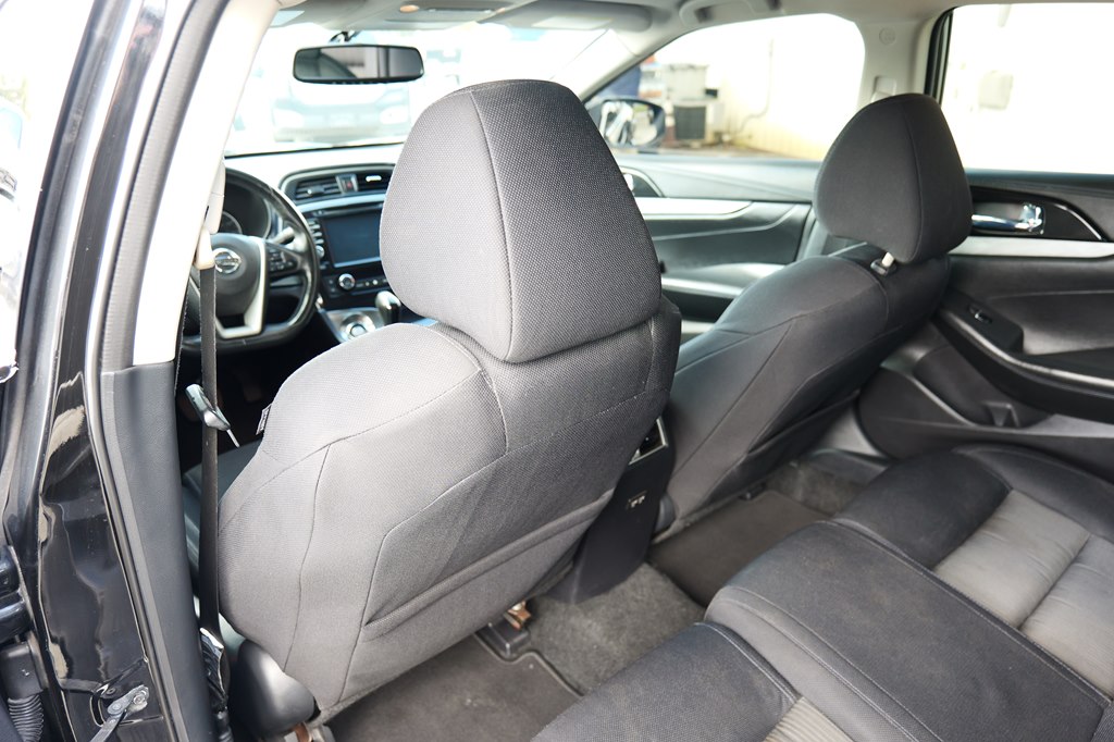 Photo 27 of this NISSAN MAXIMA