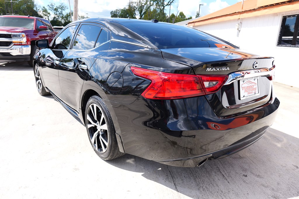 Photo 7 of this NISSAN MAXIMA