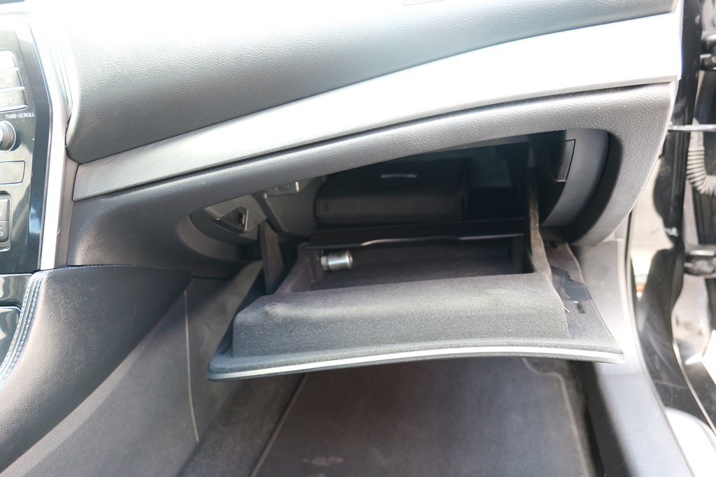 Photo 42 of this NISSAN MAXIMA