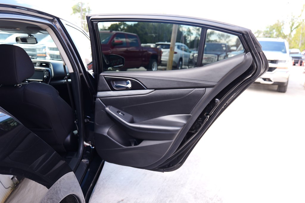 Photo 37 of this NISSAN MAXIMA