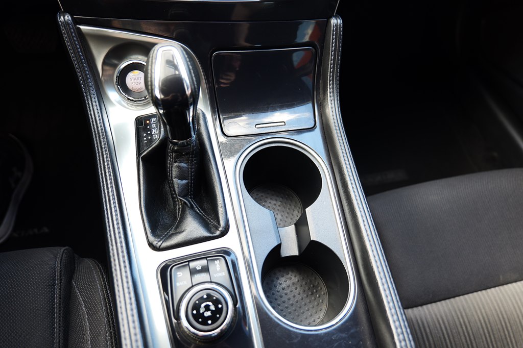 Photo 21 of this NISSAN MAXIMA