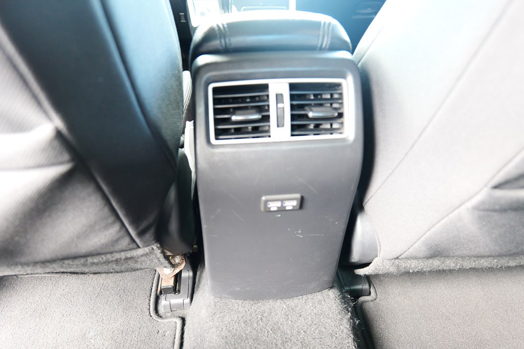Photo 30 of this NISSAN MAXIMA
