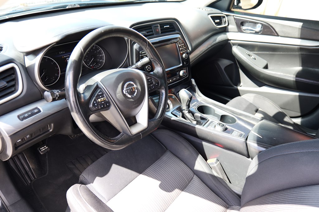 Photo 12 of this NISSAN MAXIMA