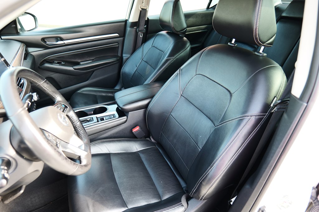 Photo 12 of this NISSAN ALTIMA