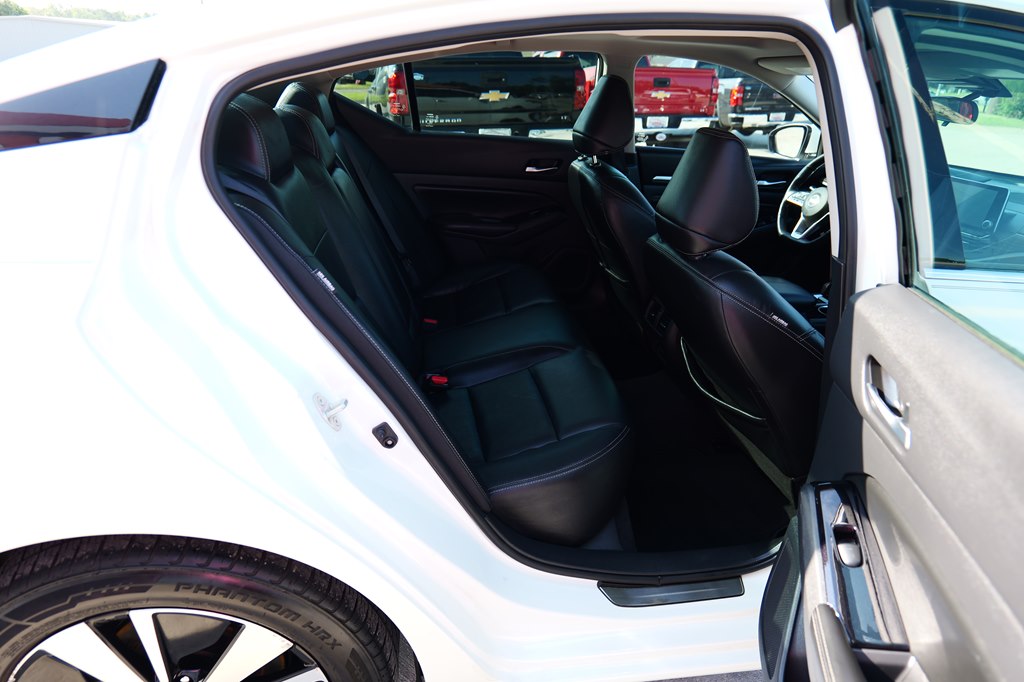 Photo 37 of this NISSAN ALTIMA