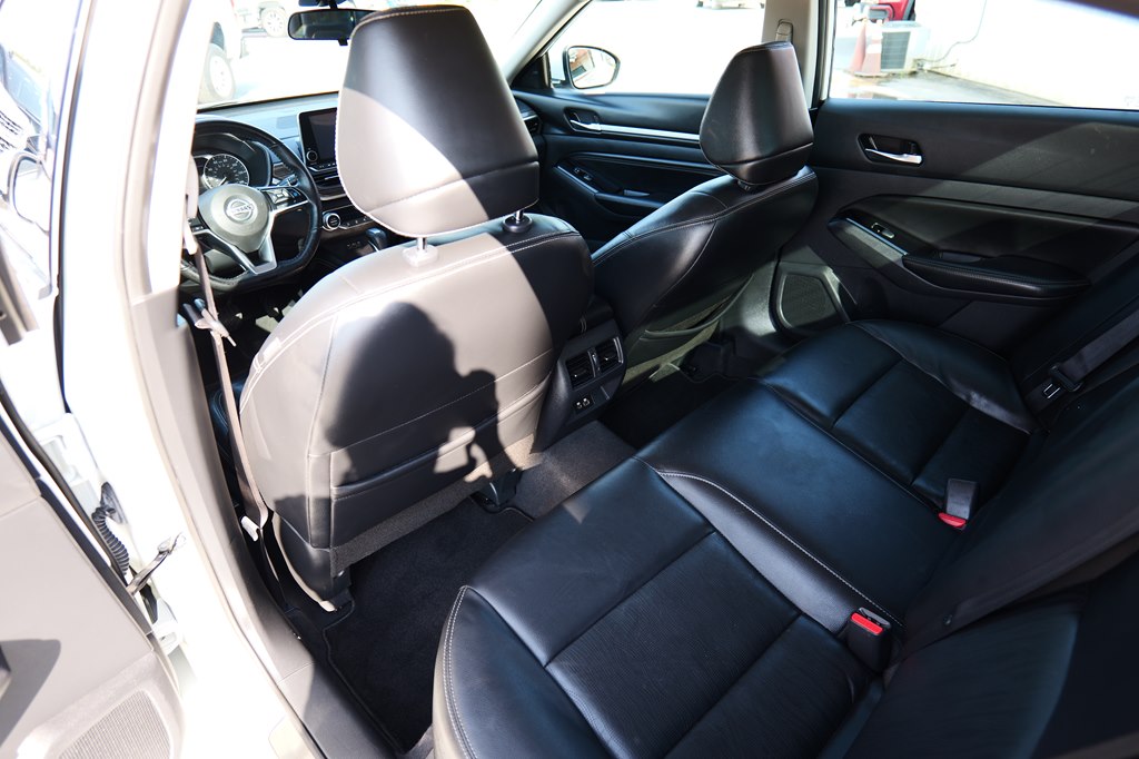 Photo 30 of this NISSAN ALTIMA