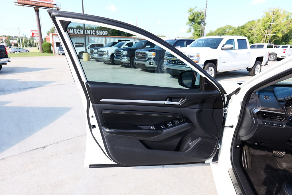 Photo 13 of this NISSAN ALTIMA