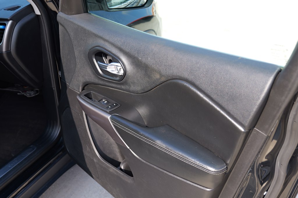 Used Car 2019 Jeep Cherokee  Limited For Sale Under $15,000 In Baker, Louisiana