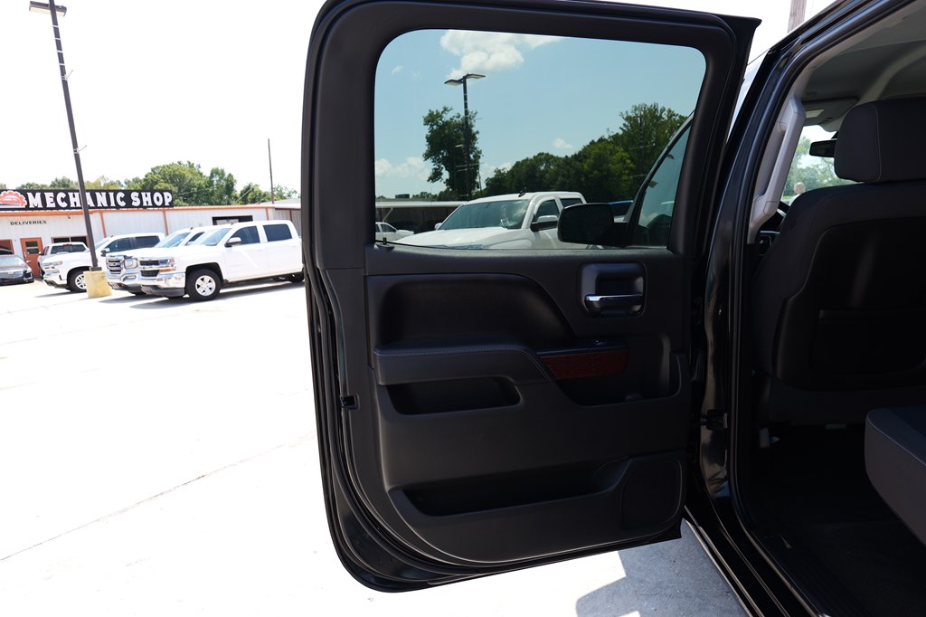 Photo 28 of this GMC SIERRA